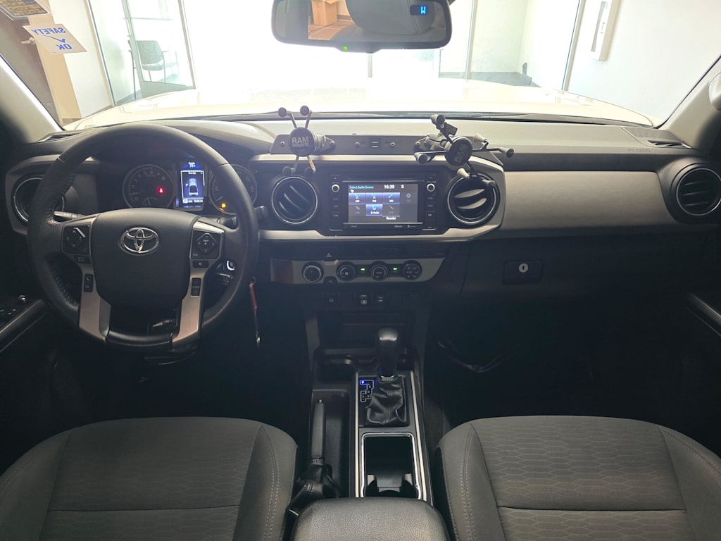 Thumbnail: 2018 Toyota Tacoma - 10