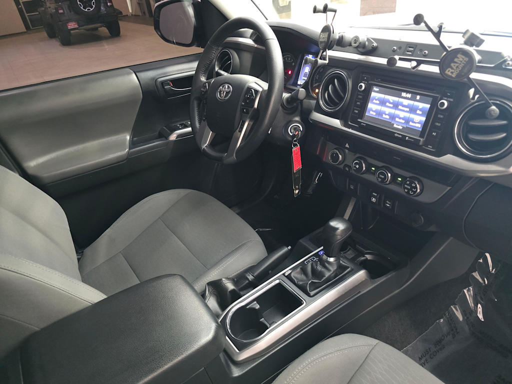 Thumbnail: 2018 Toyota Tacoma - 15