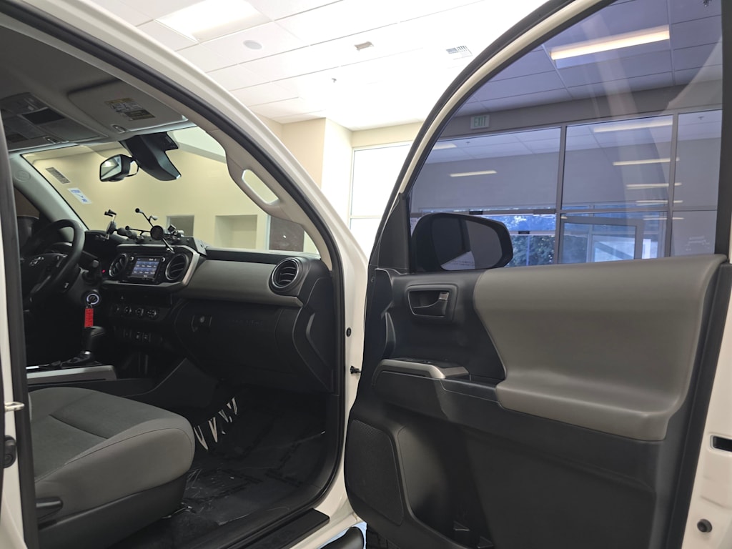 Thumbnail: 2018 Toyota Tacoma - 32