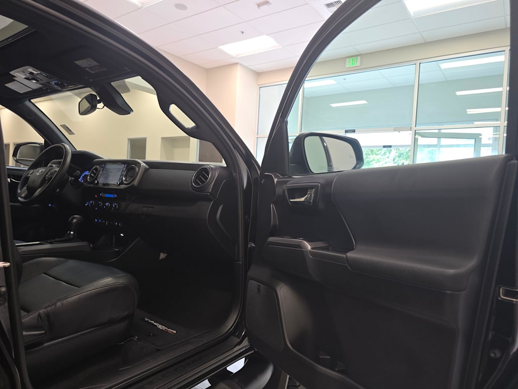 Thumbnail: 2020 Toyota Tacoma - 15