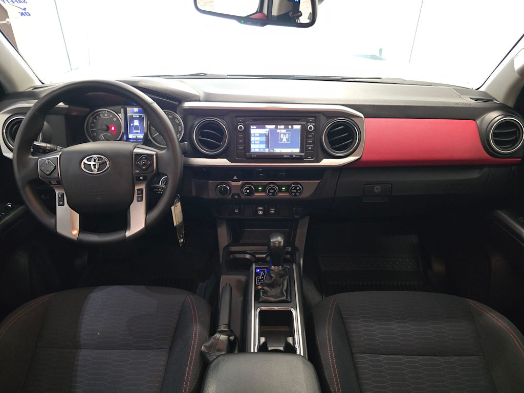 Thumbnail: 2018 Toyota Tacoma - 10