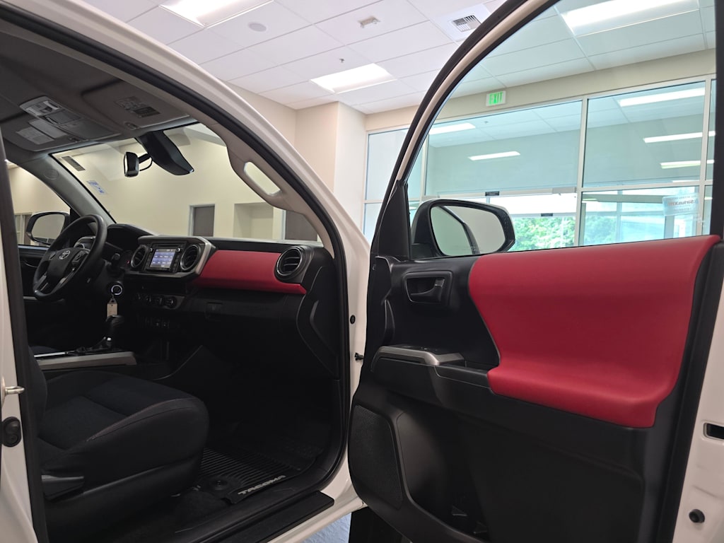 Thumbnail: 2018 Toyota Tacoma - 32
