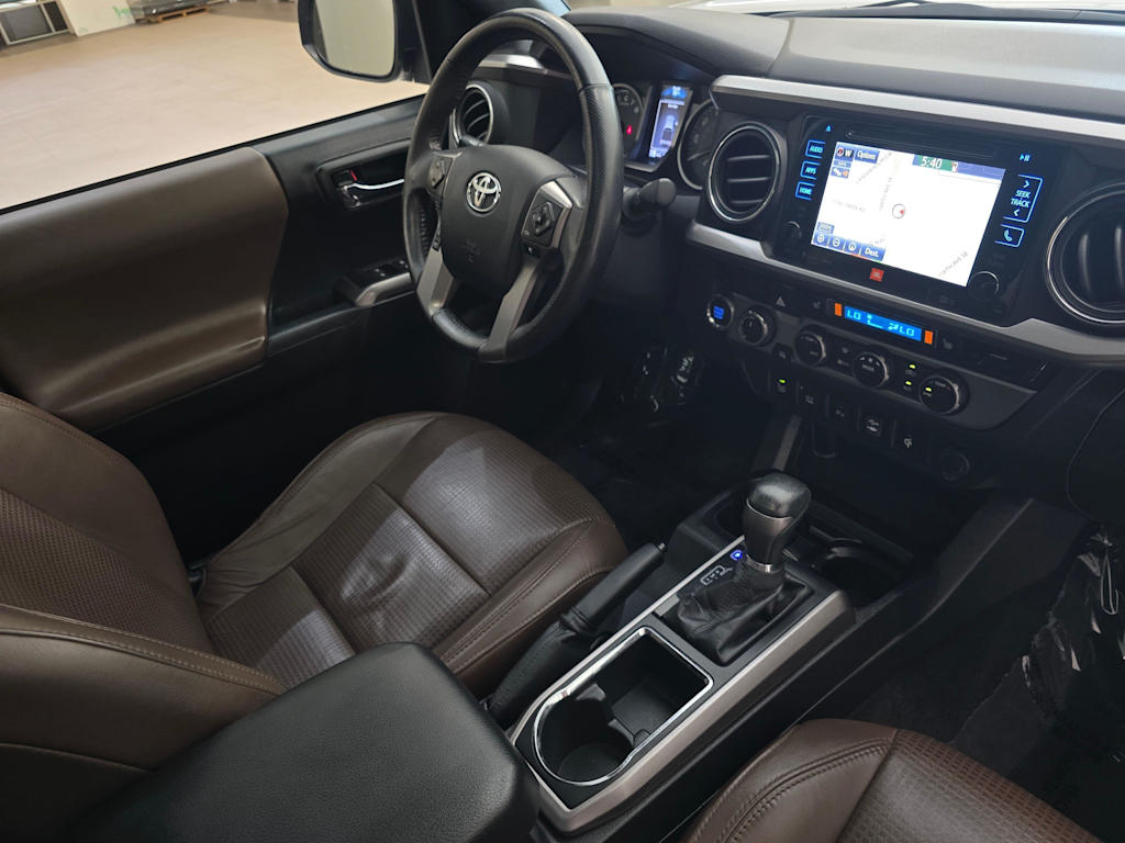 Thumbnail: 2017 Toyota Tacoma - 14