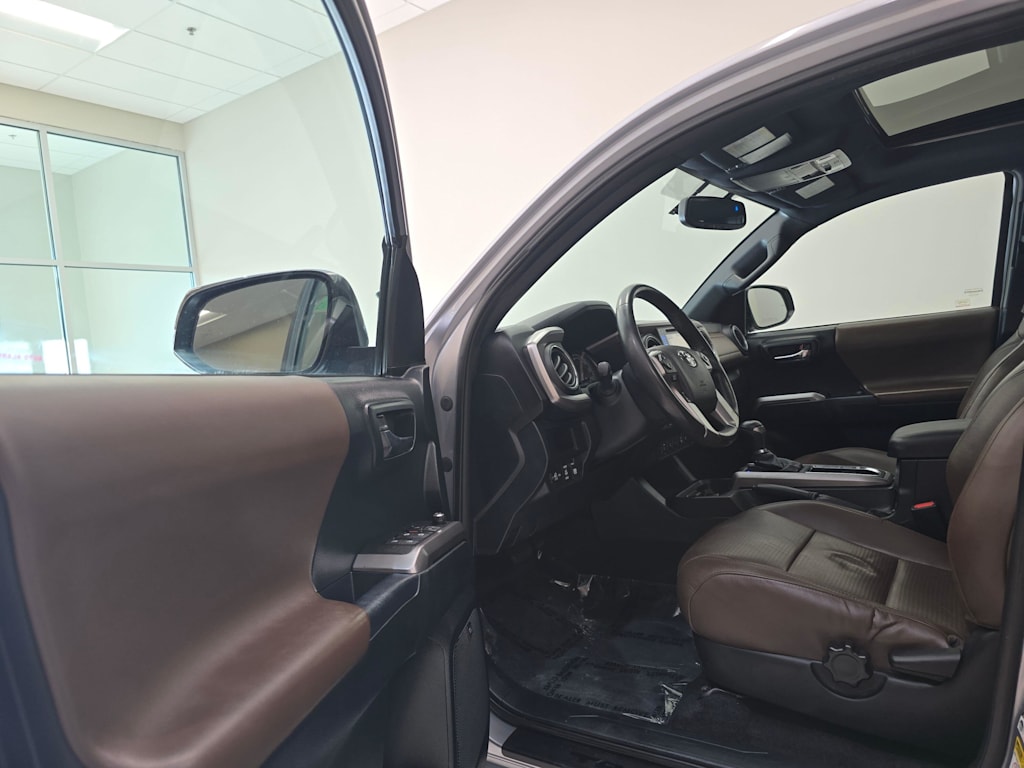 Thumbnail: 2017 Toyota Tacoma - 11
