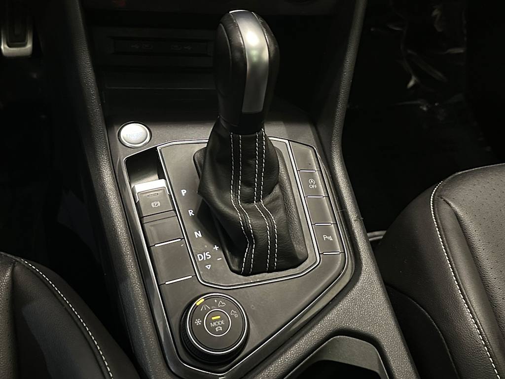 Thumbnail: 2021 Volkswagen Tiguan - 17