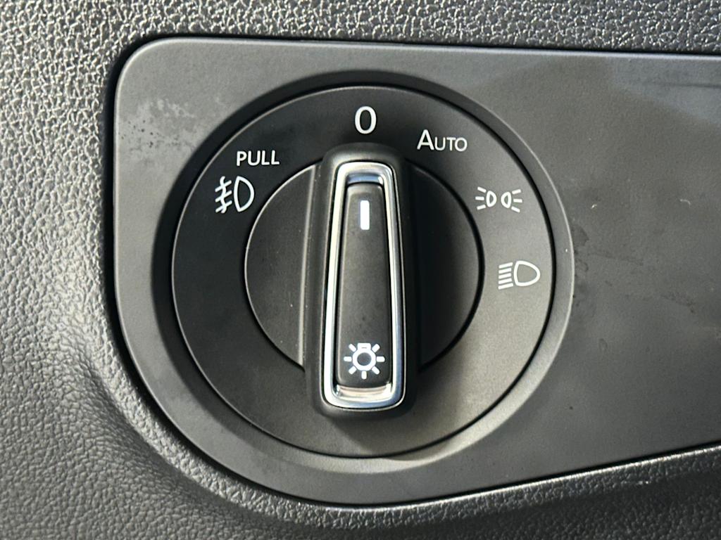 Thumbnail: 2021 Volkswagen Tiguan - 25