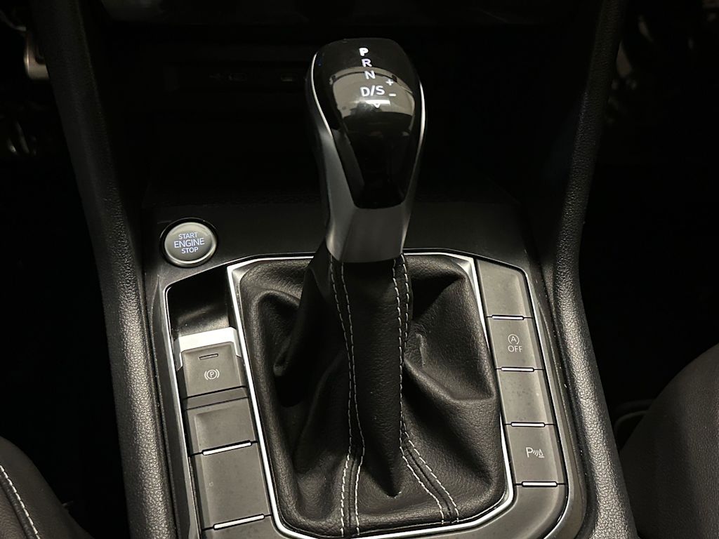 Thumbnail: 2022 Volkswagen Tiguan - 17