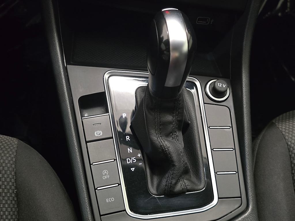 Thumbnail: 2019 Volkswagen Jetta - 17