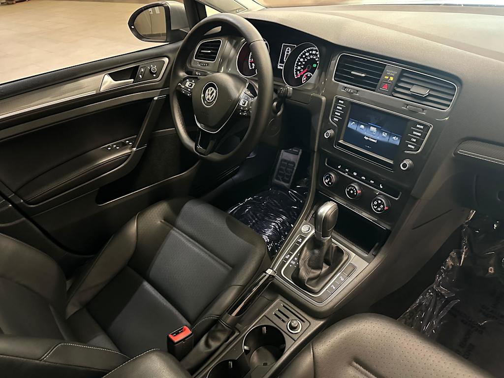 Thumbnail: 2017 Volkswagen Golf - 14