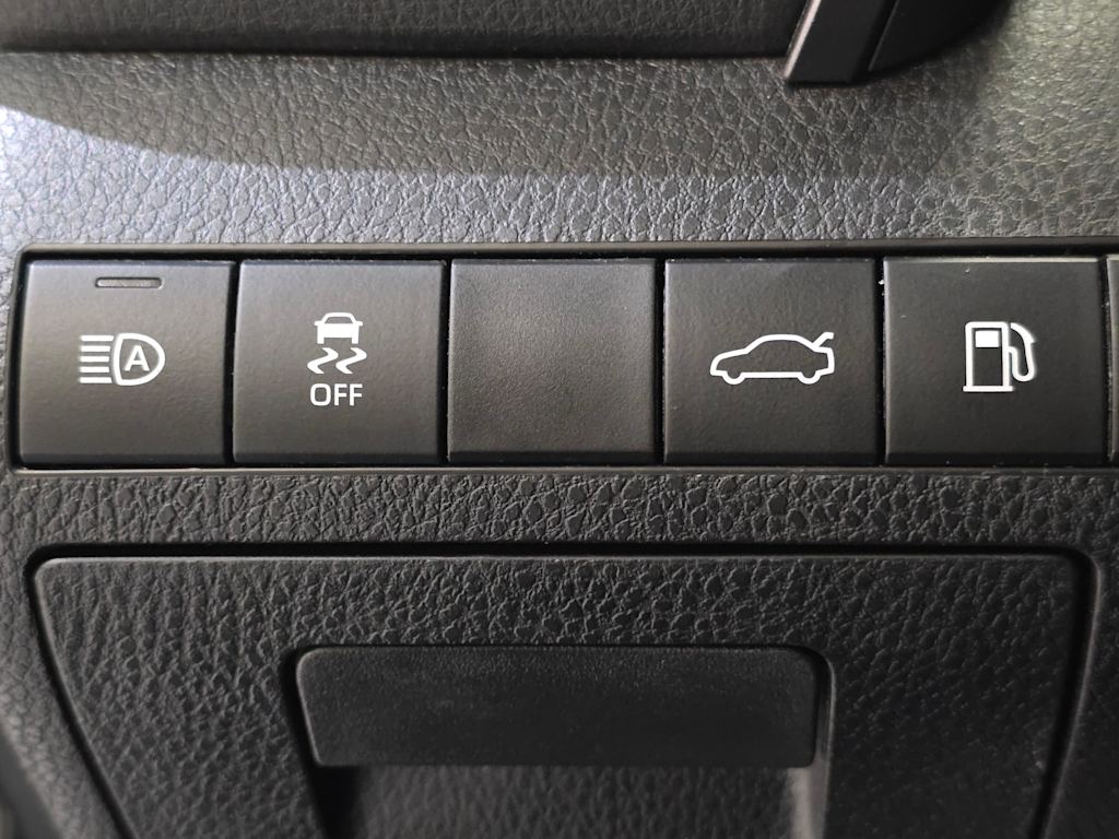 Thumbnail: 2018 Toyota Camry - 25