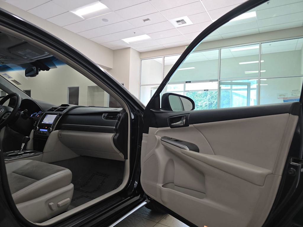 Thumbnail: 2012 Toyota Camry - 30