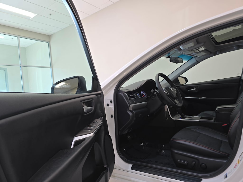 Thumbnail: 2016 Toyota Camry - 26
