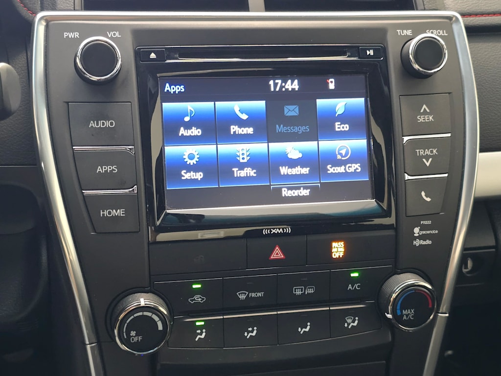 Thumbnail: 2016 Toyota Camry - 23