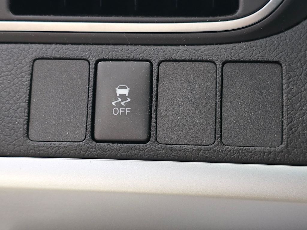 Thumbnail: 2016 Toyota Camry - 24
