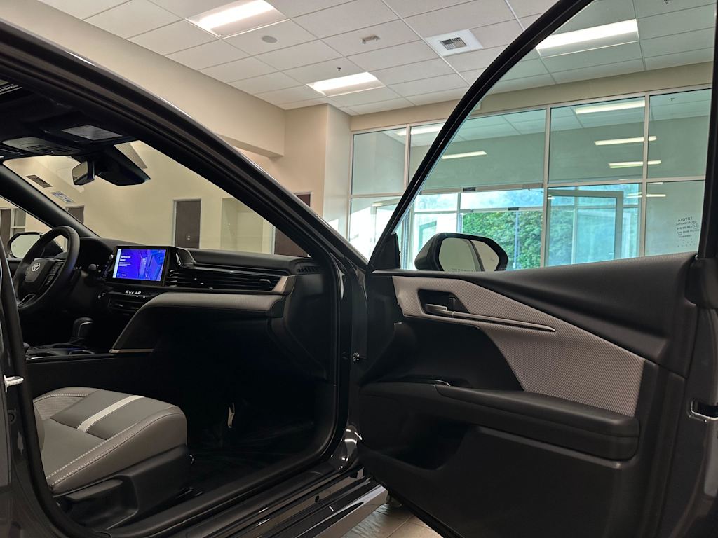 Thumbnail: 2025 Toyota Camry - 32