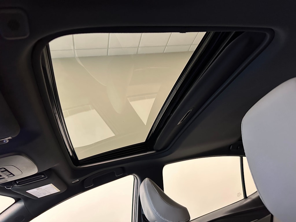 Thumbnail: 2025 Toyota Camry - 28