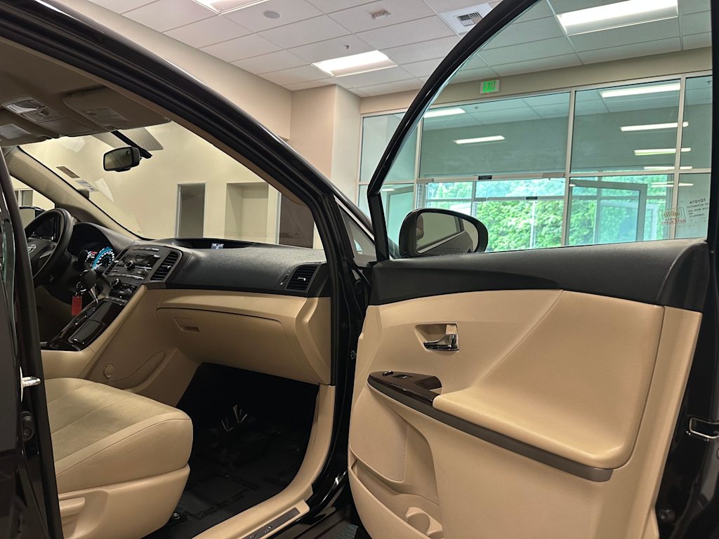 Thumbnail: 2009 Toyota Venza - 28