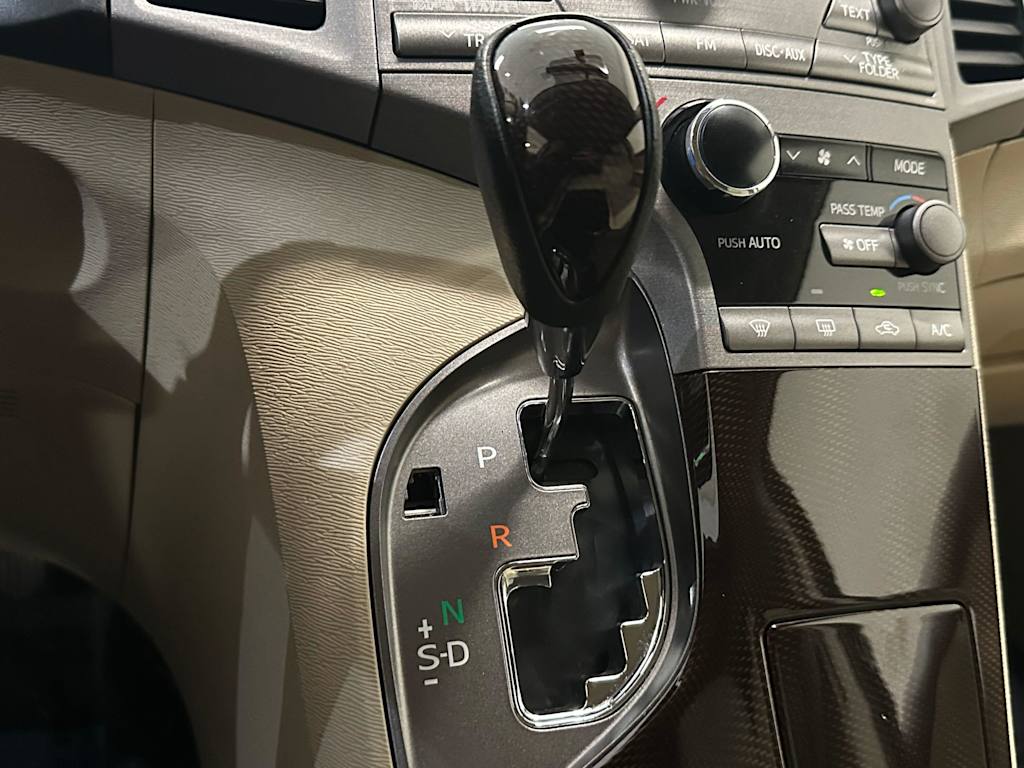 Thumbnail: 2009 Toyota Venza - 16