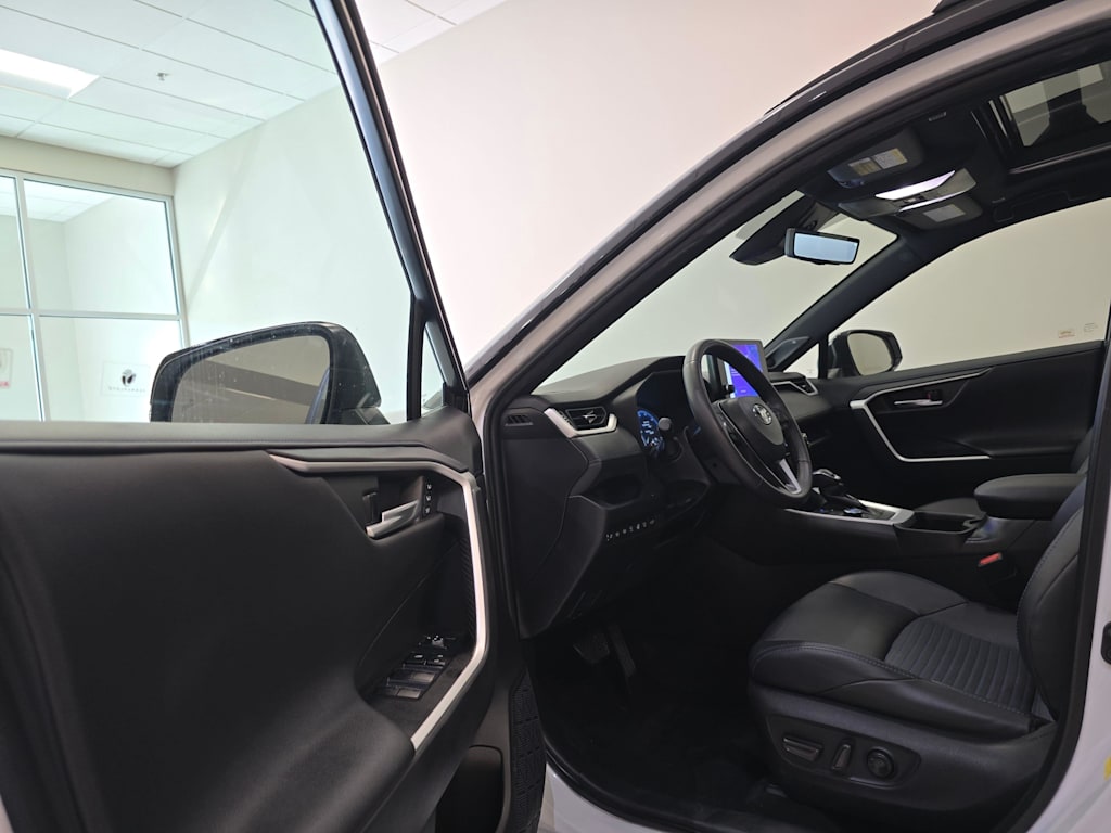 Thumbnail: 2023 Toyota RAV4 - 28