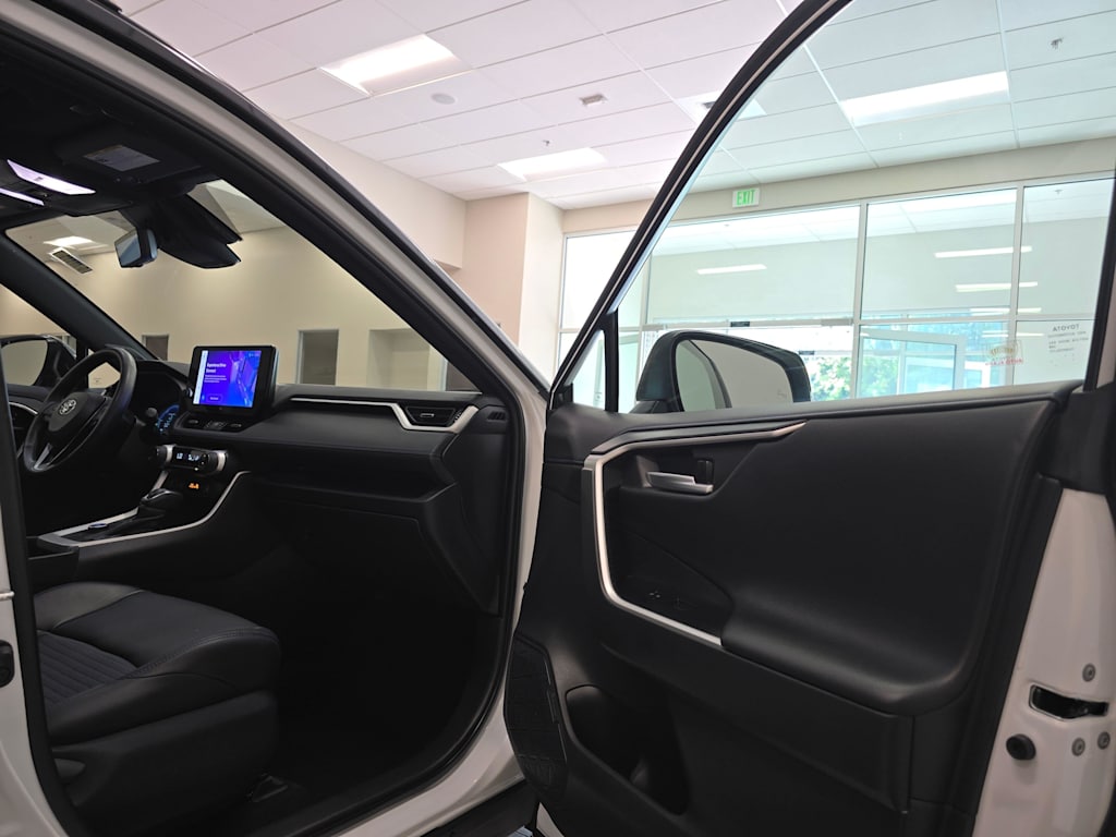Thumbnail: 2023 Toyota RAV4 - 32