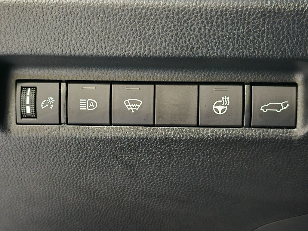Thumbnail: 2022 Toyota RAV4 - 24
