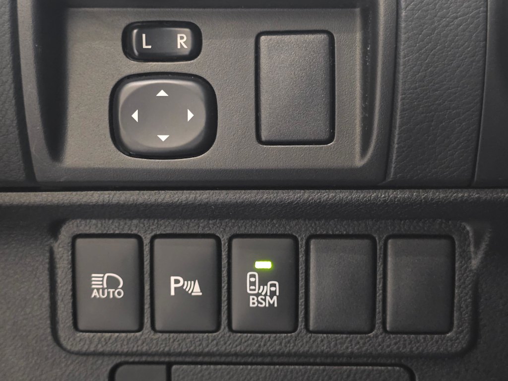 Thumbnail: 2016 Lexus ES - 25