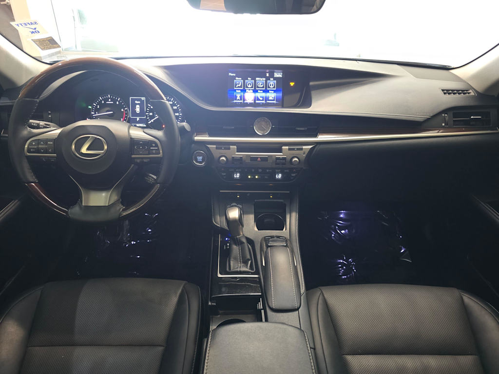 Thumbnail: 2016 Lexus ES - 10