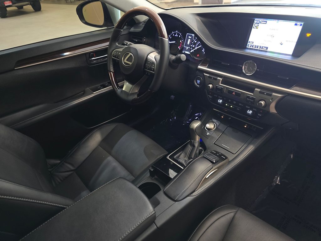 Thumbnail: 2016 Lexus ES - 15