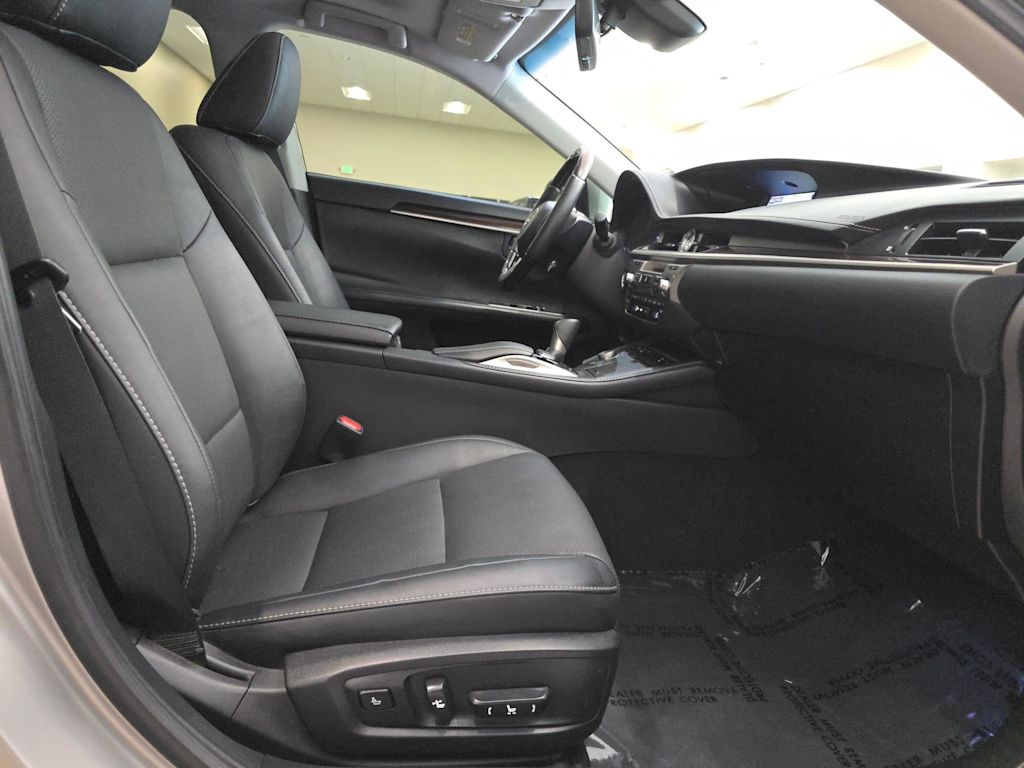 Thumbnail: 2016 Lexus ES - 12