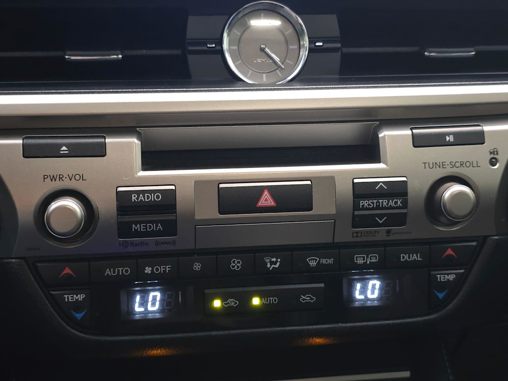 Thumbnail: 2016 Lexus ES - 22