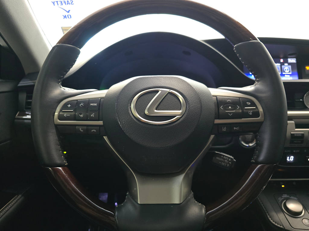 Thumbnail: 2016 Lexus ES - 14