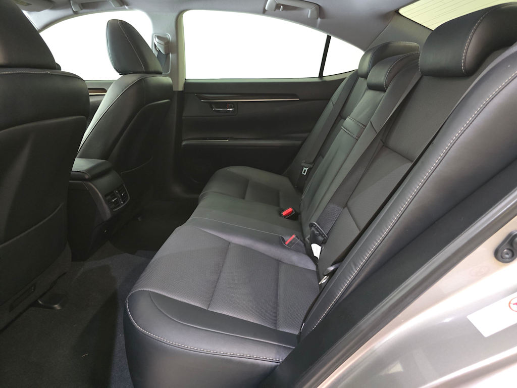 Thumbnail: 2016 Lexus ES - 13