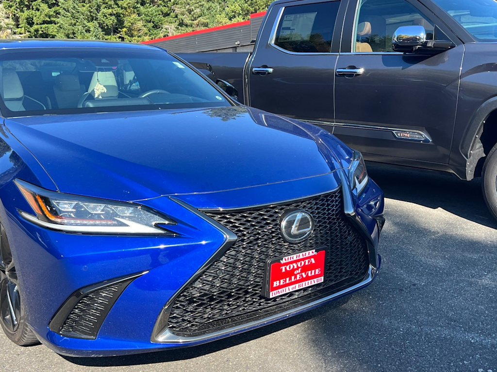 Thumbnail: 2021 Lexus ES - 8