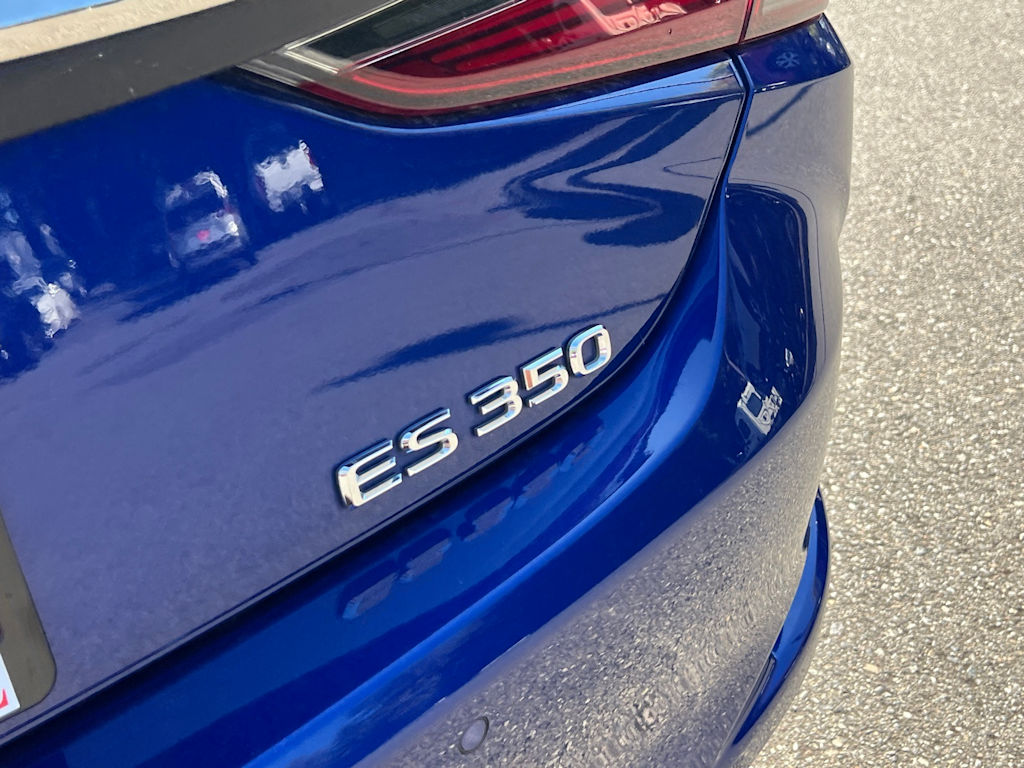 Thumbnail: 2021 Lexus ES - 5