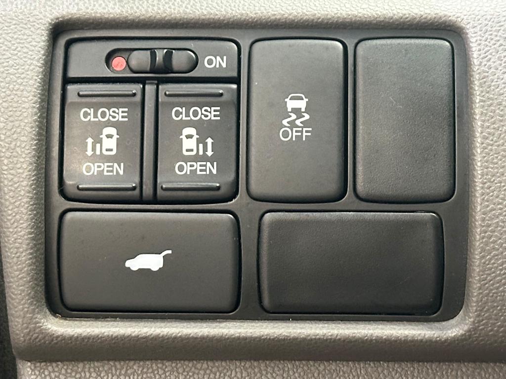 Thumbnail: 2013 Honda Odyssey - 25