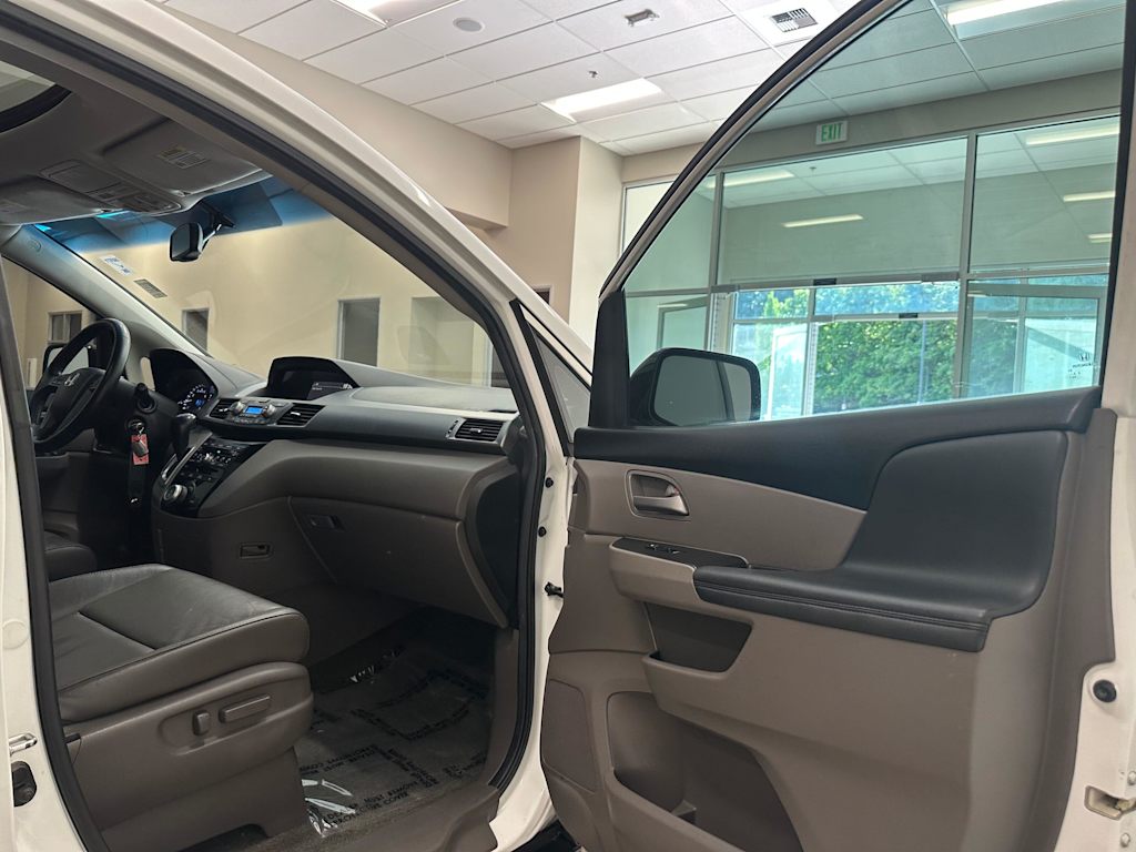 Thumbnail: 2013 Honda Odyssey - 30