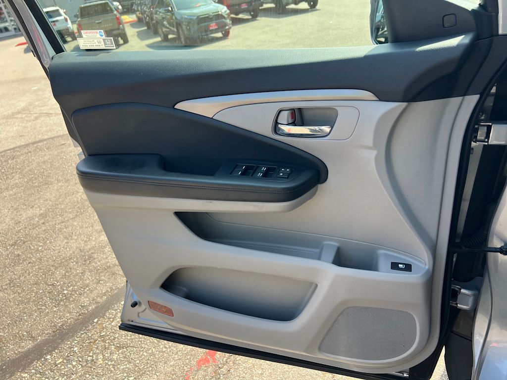 2020 Honda Pilot EX 23