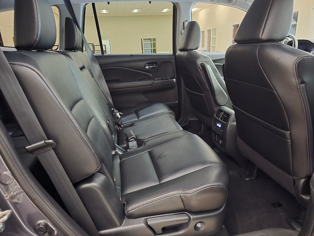 Thumbnail: 2017 Honda Pilot - 32