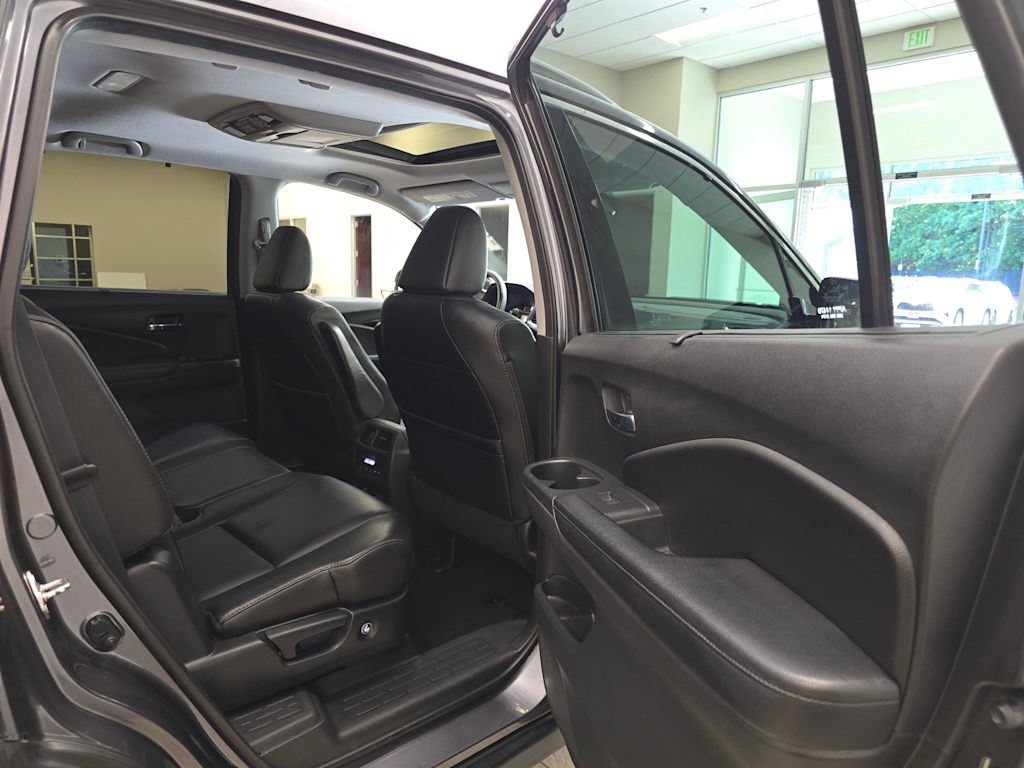 Thumbnail: 2017 Honda Pilot - 12