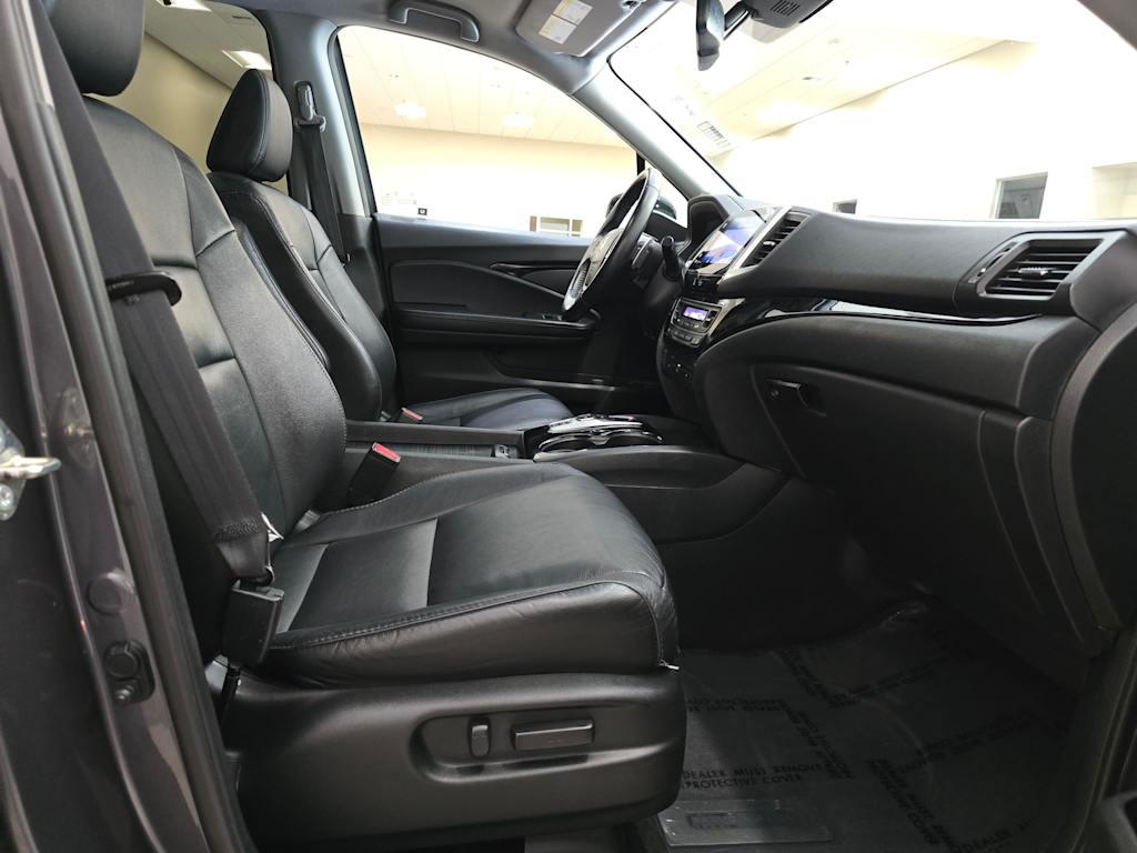 Thumbnail: 2017 Honda Pilot - 33