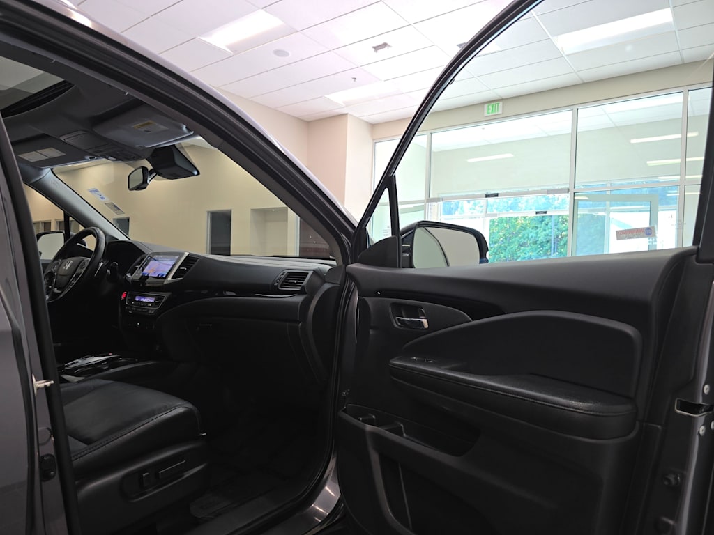 Thumbnail: 2017 Honda Pilot - 34