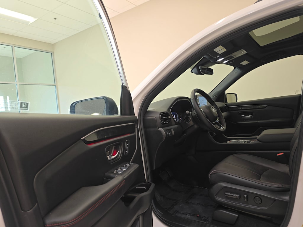 Thumbnail: 2025 Honda Pilot - 15