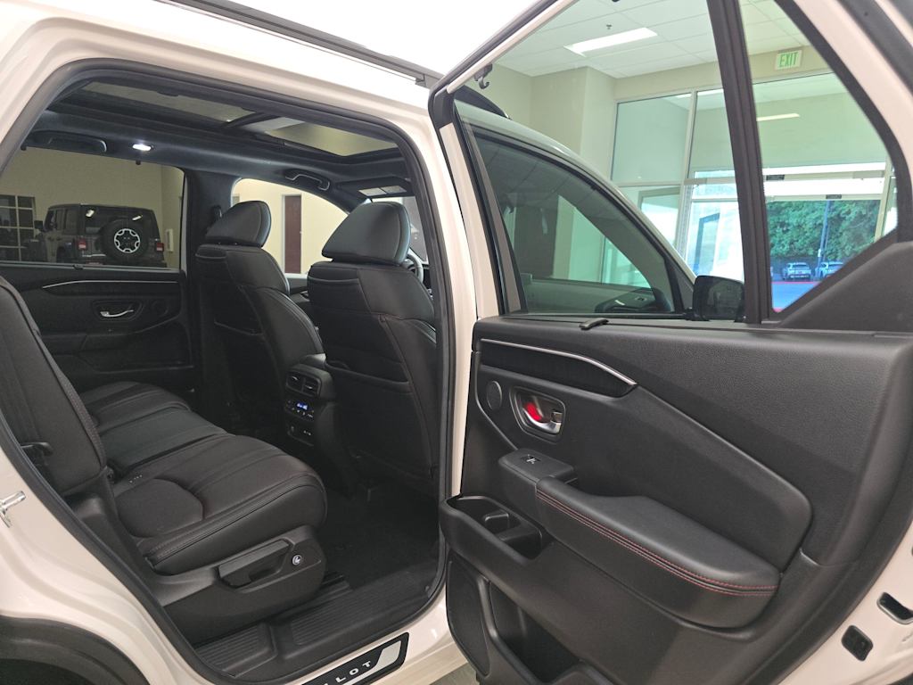 Thumbnail: 2025 Honda Pilot - 32
