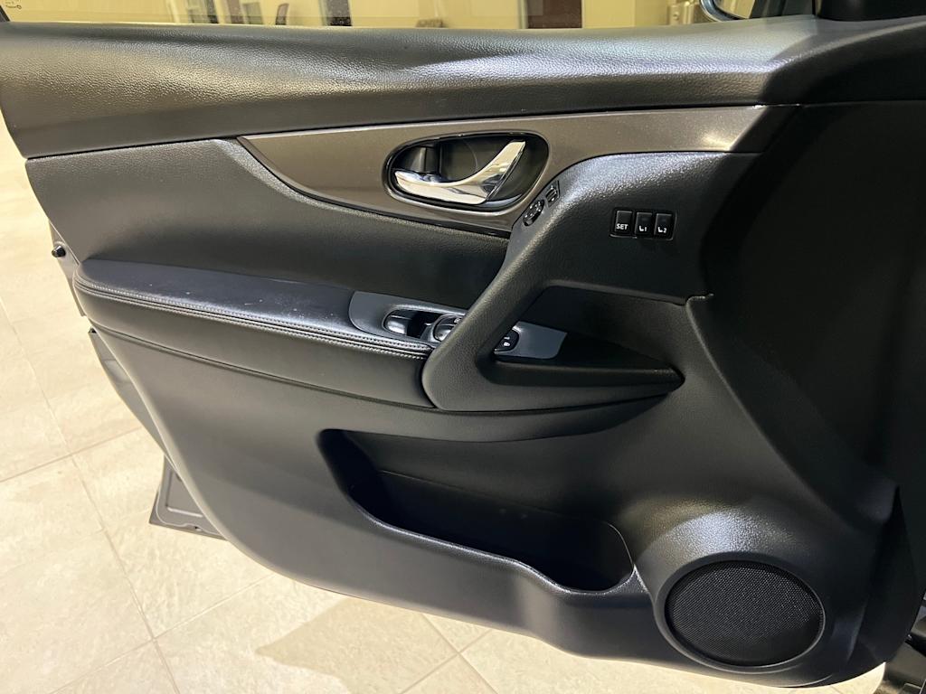 Thumbnail: 2020 Nissan Rogue - 23