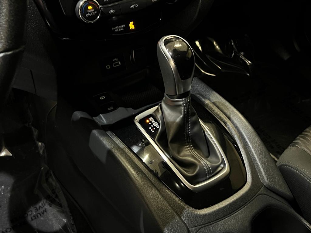 Thumbnail: 2020 Nissan Rogue - 17