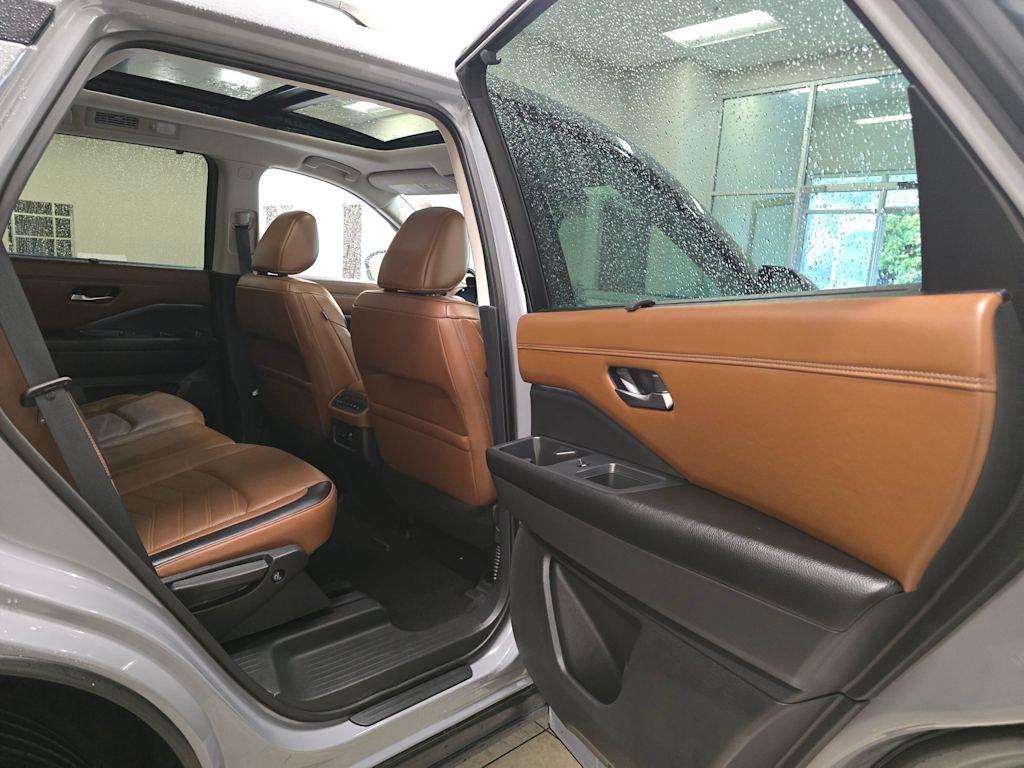 Thumbnail: 2023 Nissan Pathfinder - 32
