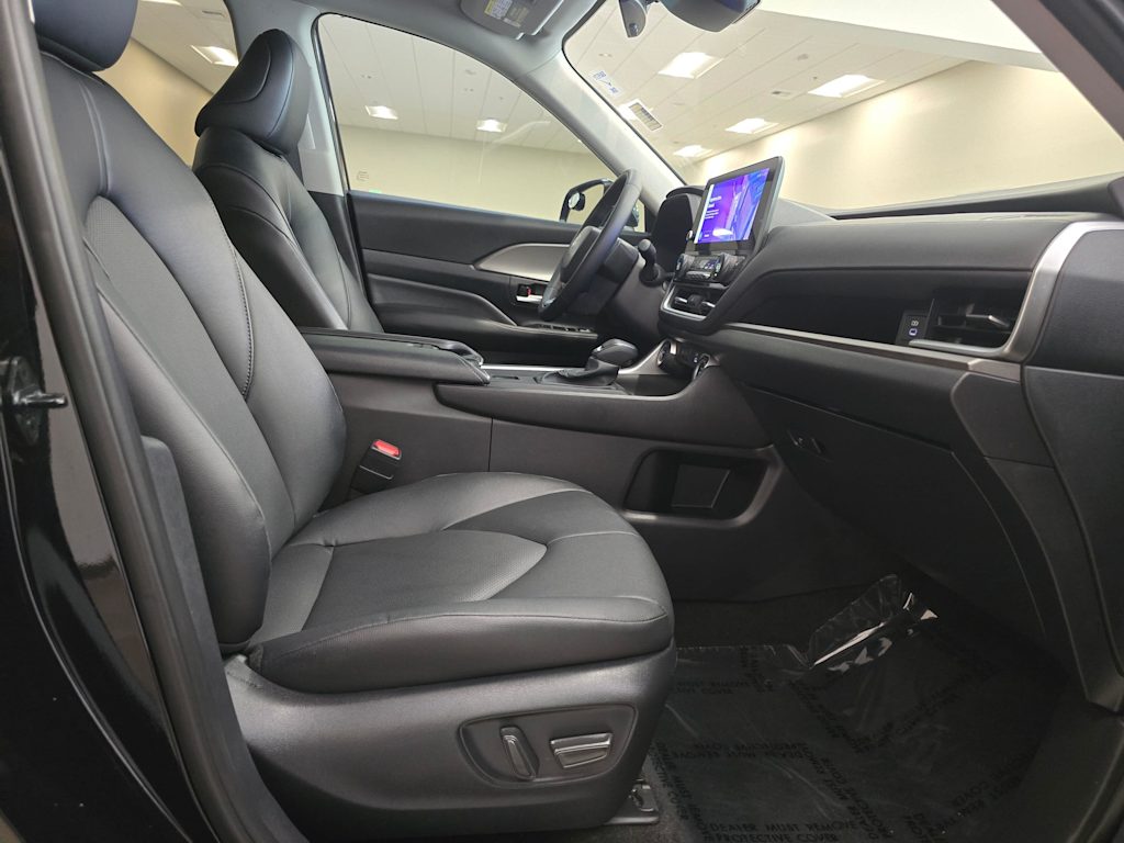 Thumbnail: 2026 Toyota Grand Highlander - 12