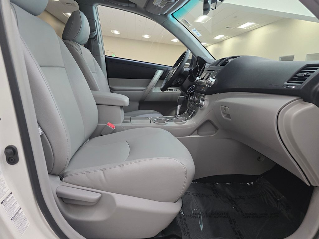 Thumbnail: 2012 Toyota Highlander - 11