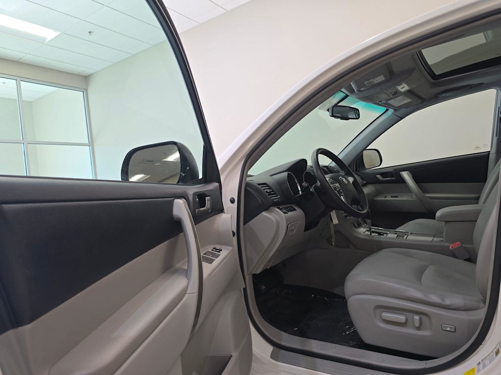 Thumbnail: 2012 Toyota Highlander - 14
