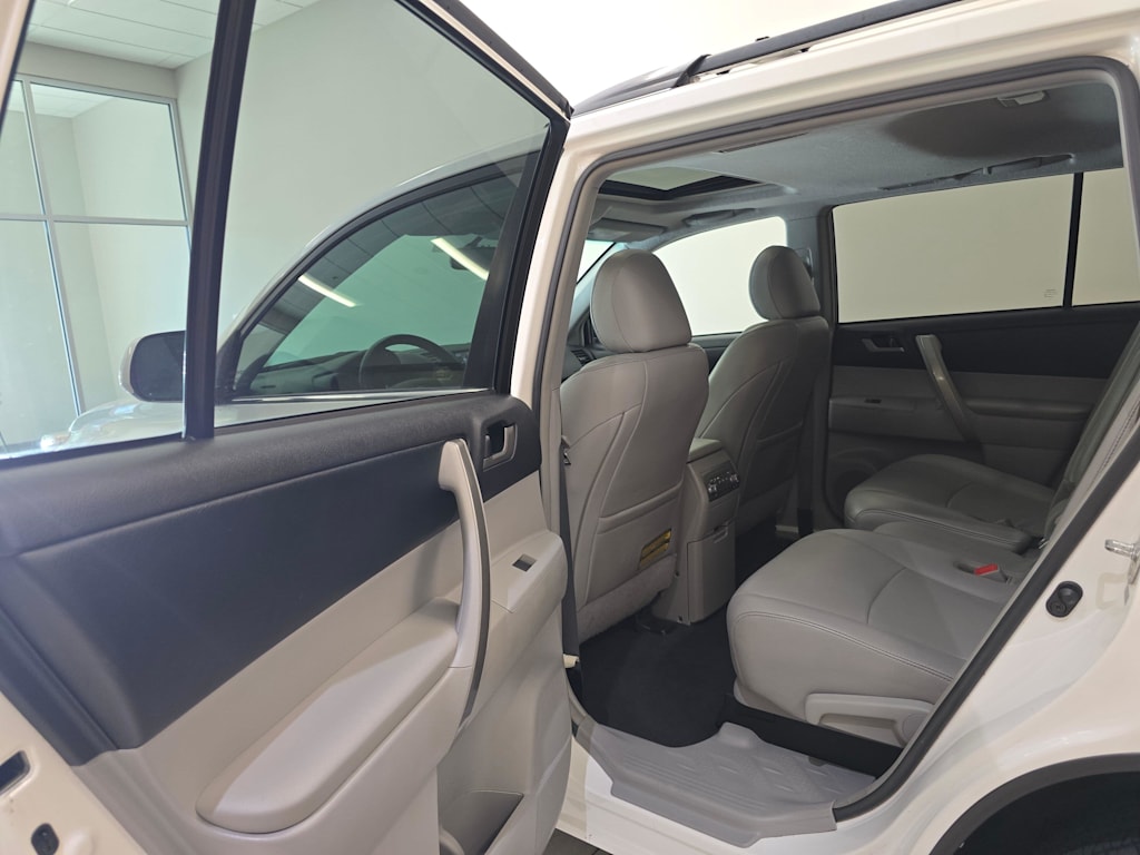Thumbnail: 2012 Toyota Highlander - 27